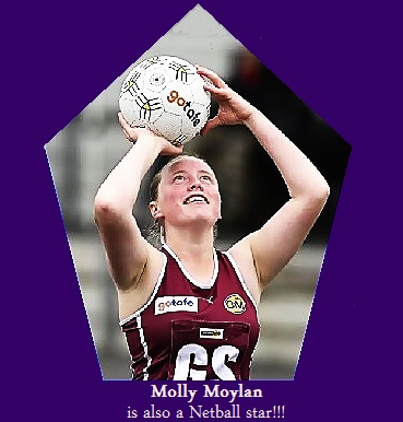 Molly Moylan shooting for a basket for Wodonga in a Netball game.