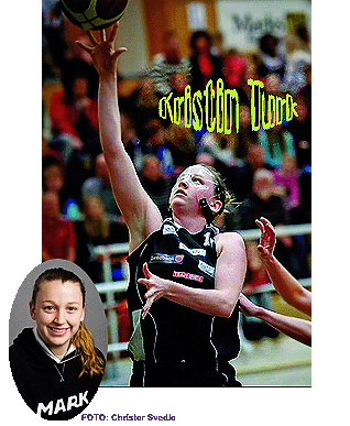Portrait of Kristin Turk, Mark Basketball team in the Women's Pro League, Sweden. (Foto: Christer Svedle) and image of Turk going up for a layup.