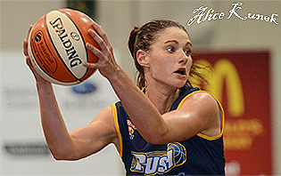 Alice Kunek, Ballarat Rush basketball player ub the SEABL, looking to throw the ball to her left.